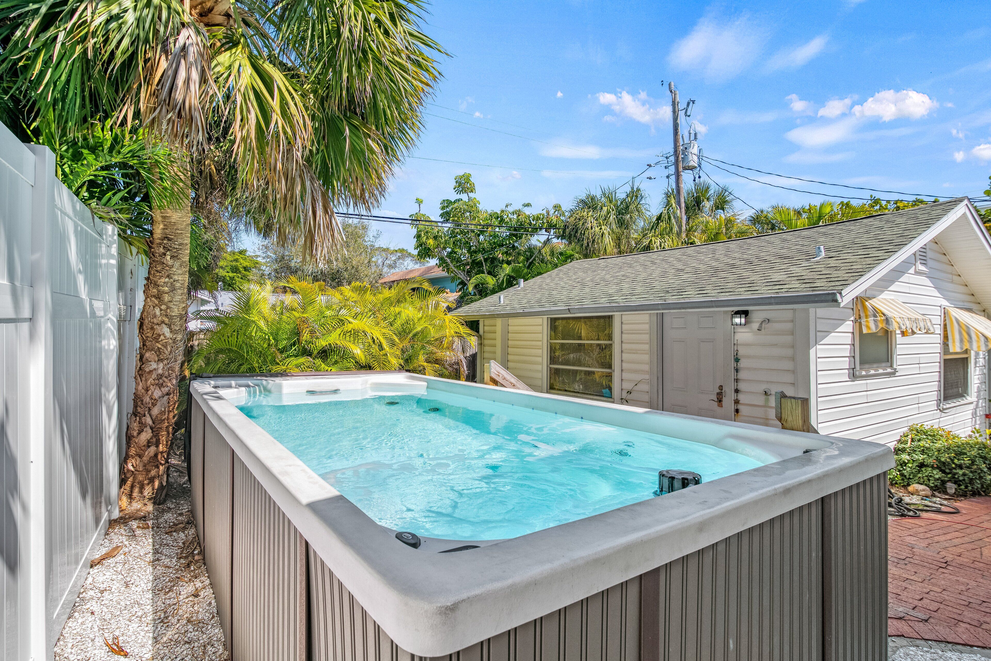 Seagull Studio | Walk to Siesta Key Beach & Village, Pet Friendly, Shared Swim Spa!