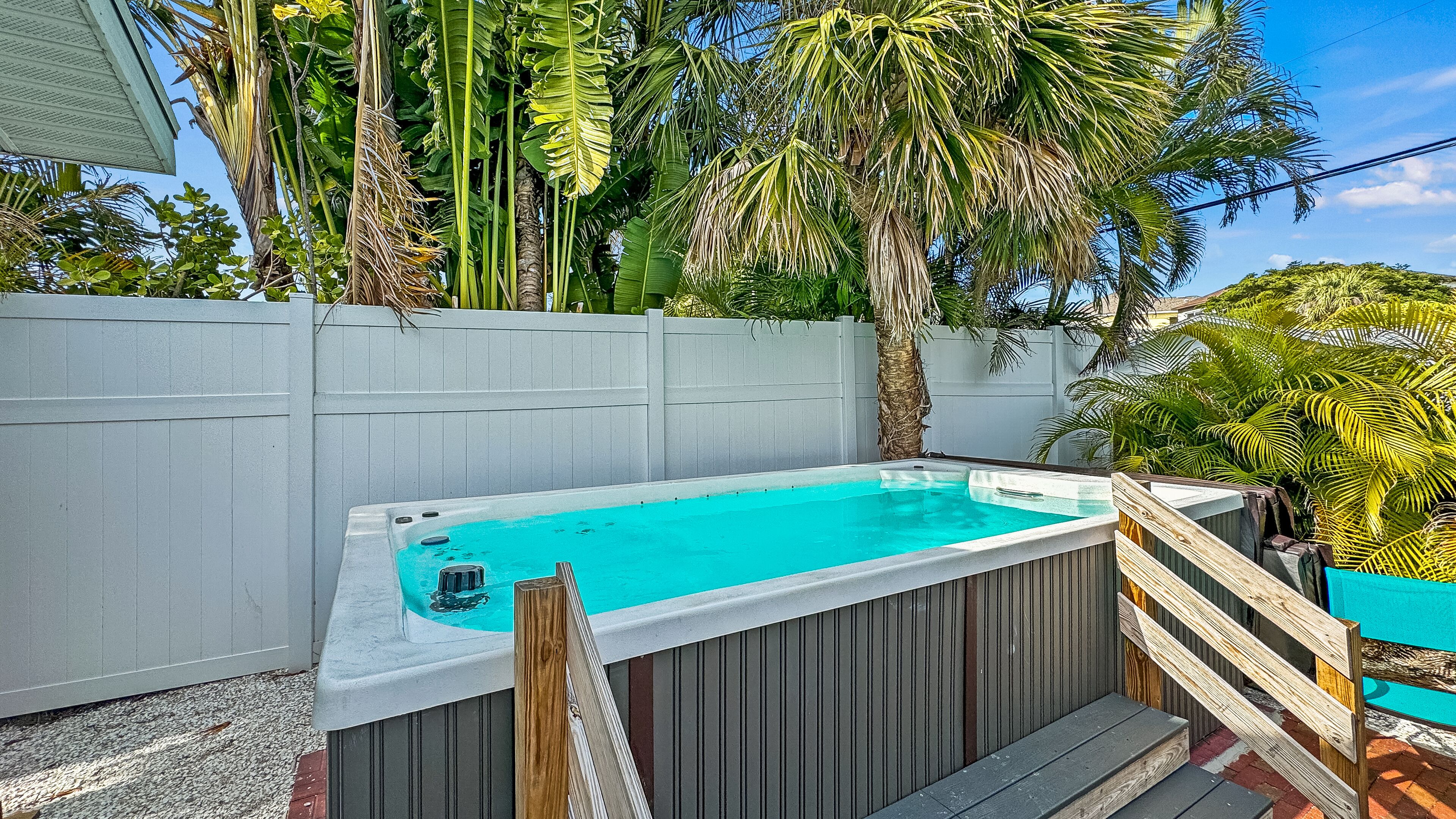Heron House | Pet Friendly, Walk to Siesta Key Beach & Village in 2 mins!