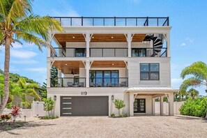 Exterior - Luxe Lagoon | Located in SK Village! Private Pool & Spa, Rooftop, Pet Friendly 🏝️☀️🐶 (Siesta Key)