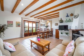 TV - 3 bedroom villa with private pool and barbecue (Buger)