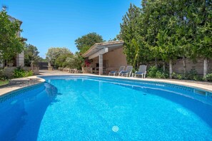 Pool - 3 bedroom villa with private pool and barbecue (Buger)