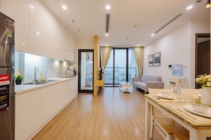 Deluxe-Apartment, 2 Schlafzimmer | Schreibtisch, Verdunkelungsvorhänge, schallisolierte Zimmer