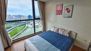 Deluxe Apartment, 3 Bedrooms | Desk, blackout curtains, soundproofing, free WiFi - Vinhomes Skylake Managed by Anstay Residence (Hanoi)