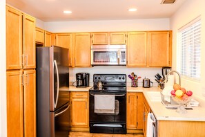 Microondas, horno, placa de cocina, lavavajillas