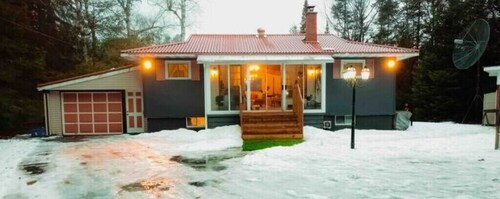 The Mara Waterfront Cottage, Muskoka
