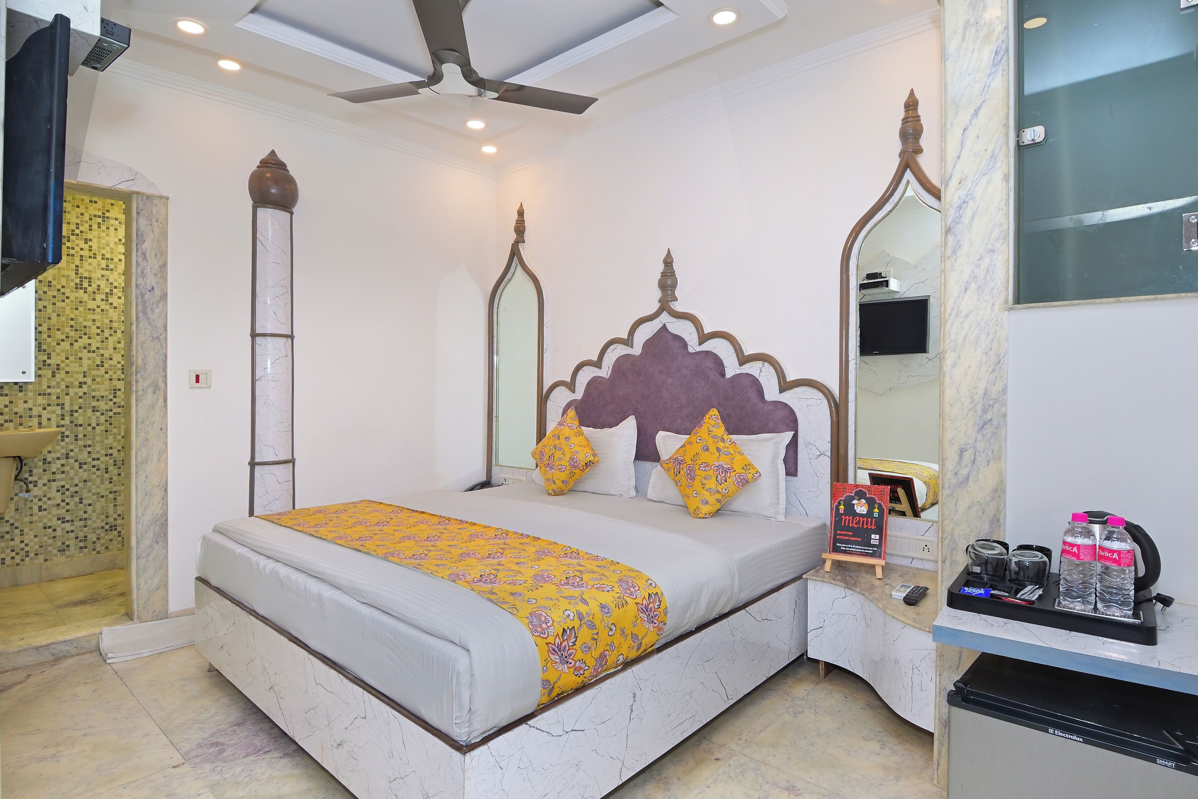 Foto - Natraj Yes Please -New Delhi