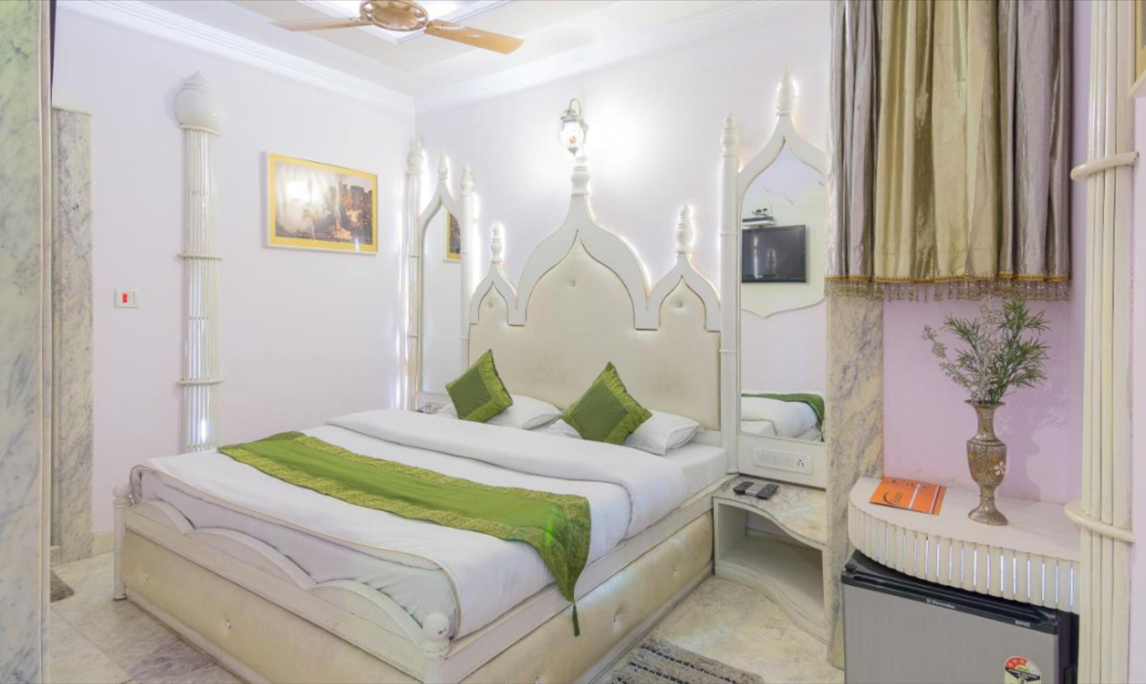 Photo - Natraj Yes Please -New Delhi