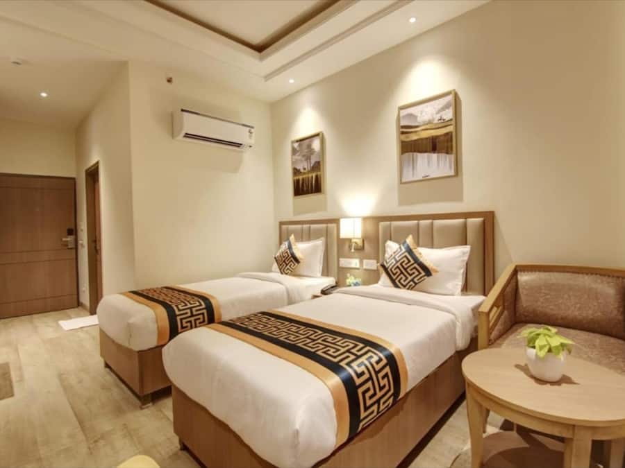 Habitación Confort doble, 1 habitación | Ropa de cama de alta calidad, colchones Select Comfort, escritorio