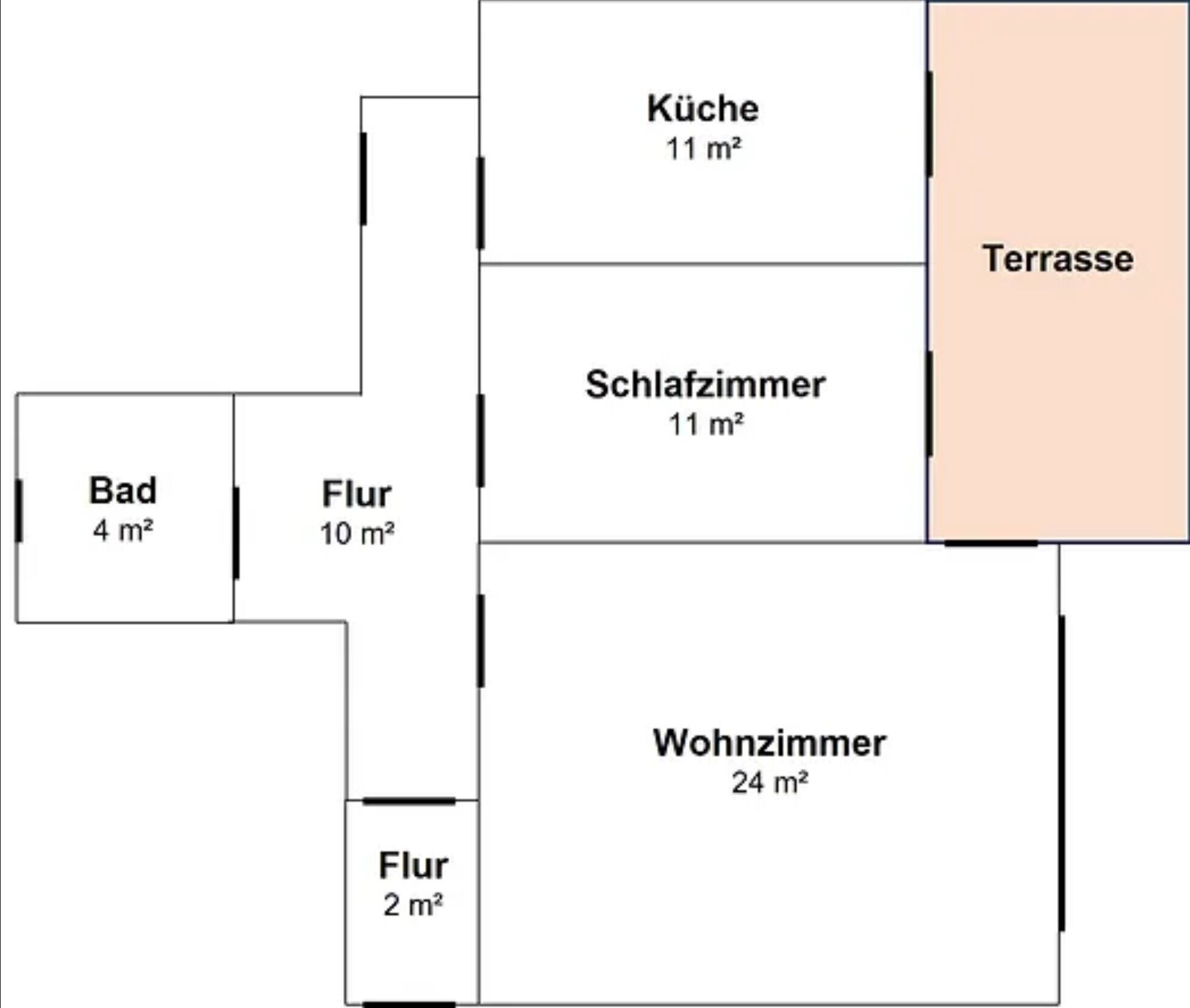 Ein Grundriss mit Küche (11 m²), Badezimmer (11 m²), Wohnzimmer (24 m²), Terrasse (Größe nicht angegeben) und zwei Toiletten (4 m² und 2 m²).