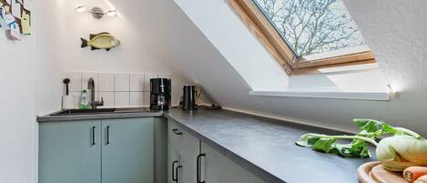 Kylskåp, mikrovågsugn, ugn och spishäll