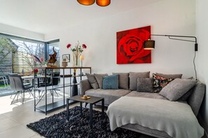 TV - Apartment 'Design Mettnaublick' with Lake View, Private Terrace and Wi-Fi (Radolfzell)