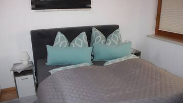 1 Schlafzimmer, BĂŒgeleisen/BĂŒgelbrett, kostenloses WLAN, BettwĂ€sche
