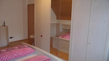 3 habitaciones, tabla de planchar con plancha y wifi gratis