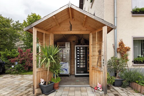 Apartment 'Ferienwohnung Gauchach' with Shared Garden, Balcony and Wi-Fi