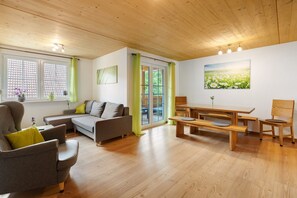 TV - Apartment 'Ferienwohnung Wutach' with Shared Garden, Balcony and Wi-Fi (Löffingen)