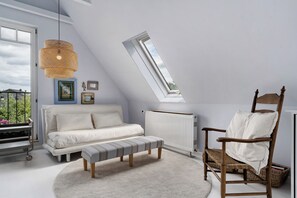 Fernseher, Tischtennisplatte