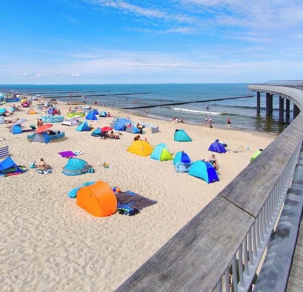 Una spiaggia nelle vicinanze