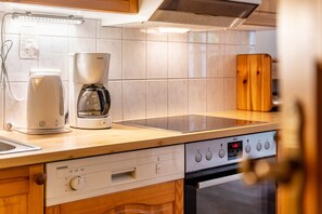 Kühlschrank, Ofen, Herdplatte, Geschirrspüler