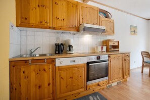 Kühlschrank, Ofen, Herdplatte, Geschirrspüler