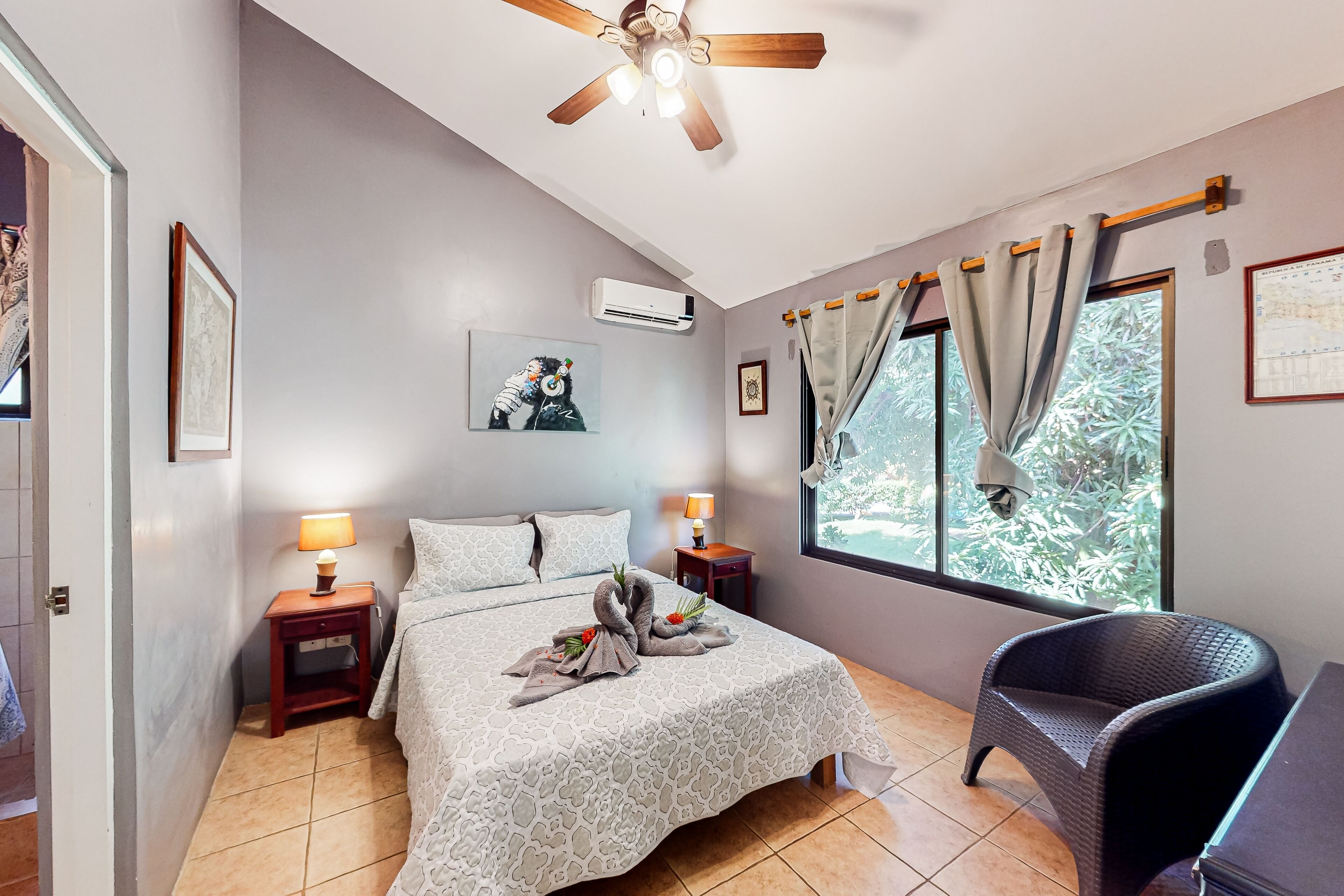 2 bedrooms, internet, bed sheets