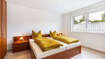 2 bedrooms, iron/ironing board, free WiFi, bed sheets