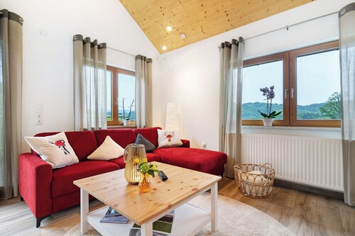Ferienwohnung 'Schwarzwaldglück' mit Bergblick, privater Terrasse und Wi-Fi