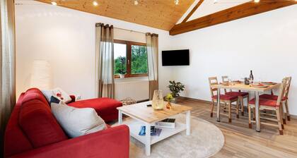 Apartment 'Schwarzwaldglück' with Mountain View, Private Terrace and Wi-Fi