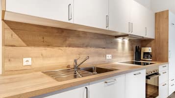 Kühlschrank, Ofen, Herdplatte, Geschirrspüler