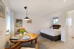 3 bedrooms, iron/ironing board, free WiFi, bed sheets - "Meyers Ferienhaus" with Private Garden & Wi-Fi (Gelting)