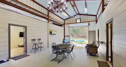75-acre barn with Ping-Pong, firepit, screened porch, & optional golf cart
