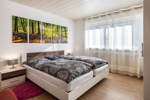 2 bedrooms, iron/ironing board, free WiFi, bed sheets