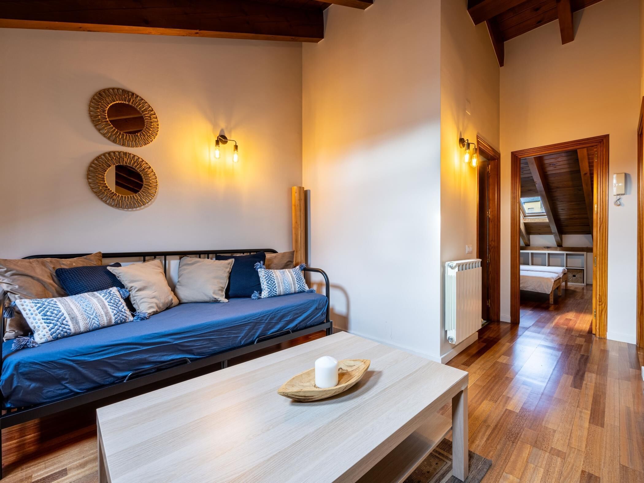 3 habitaciones, tabla de planchar con plancha, internet y ropa de cama 