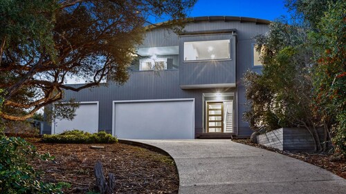 Coastal 5 Bedroom Rye beach escape - suitable for families or groups.