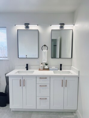 Interior - Lux. Contemporary at Heart of EG (Elk Grove)