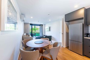 Interior - Contemporary Northlake Apartment (Wanaka)