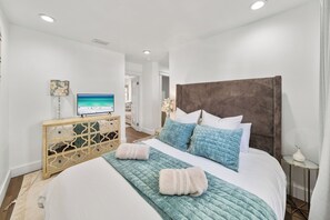 6 habitaciones, tabla de planchar con plancha y cuna de viaje 