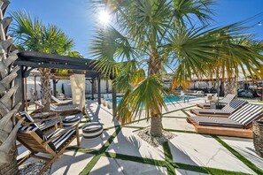 Outdoor pool - Amazing family Oasis, ft. 2 separate houses, golf cart, jacuzzi, private pool (Panama City Beach)