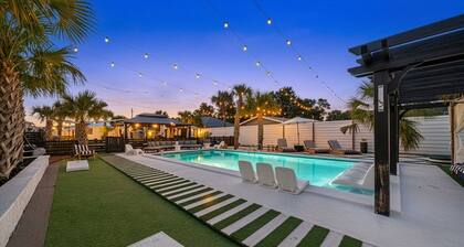 Amazing family Oasis, ft. 2 separate houses, golf cart, jacuzzi, private pool