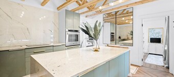 Amazing family Oasis, ft. 2 separate houses, golf cart, jacuzzi, private pool