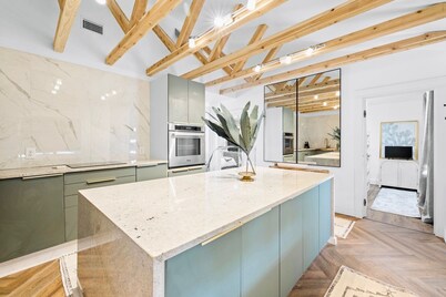 Amazing family Oasis, ft. 2 separate houses, golf cart, jacuzzi, private pool