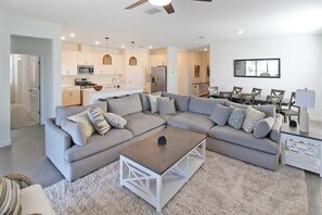 Smart TV - Magnificent 4/3 waterfront pool home in Lorraine Lakes - Waterfront Dreamin (Bradenton)