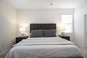 4 bedrooms, free WiFi, bed sheets - Magnificent 4/3 waterfront pool home in Lorraine Lakes - Waterfront Dreamin (Bradenton)