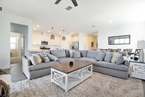 Smart TV - Magnificent 4/3 waterfront pool home in Lorraine Lakes - Waterfront Dreamin (Bradenton)