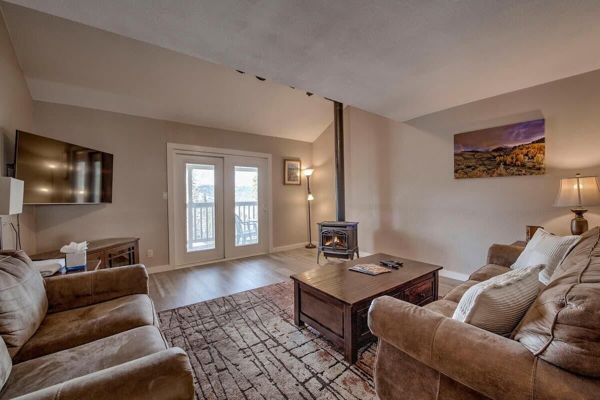 3BD Retreat w/Sauna and Free Bus Stop Steps Away