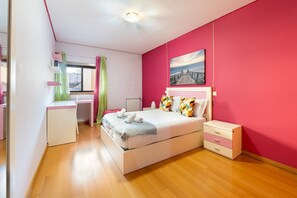 2 bedrooms, iron/ironing board, Internet, bed sheets
