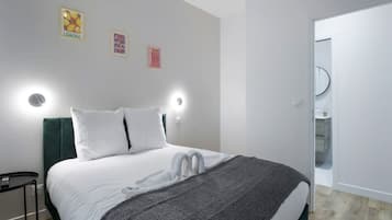 1 dormitorio, tabla de planchar con plancha, wifi y ropa de cama