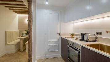 Four, cafetière/bouilloire, grille-pain