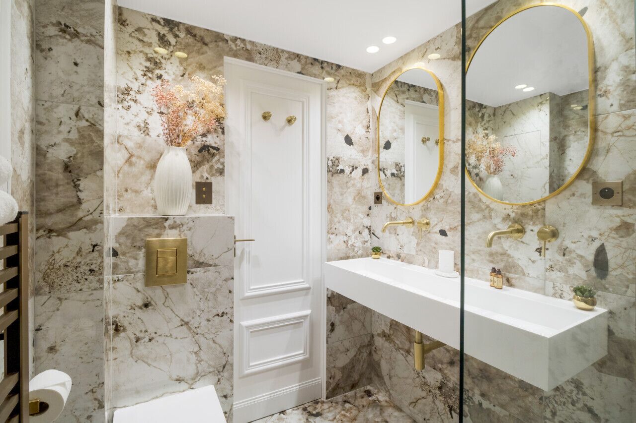 Sèche-cheveux, serviettes fournies