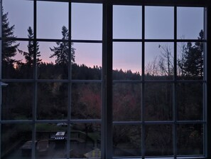 Interior - Spacious 6BR Home with Bonus Rooms, Office Space, Gym, and Sport Court (Oregon City)