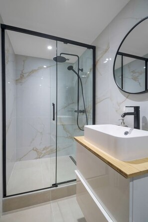 Hair dryer, towels - Appart 4pers #2 Bedrooms # Pigalle # Paris 9 (Paris)